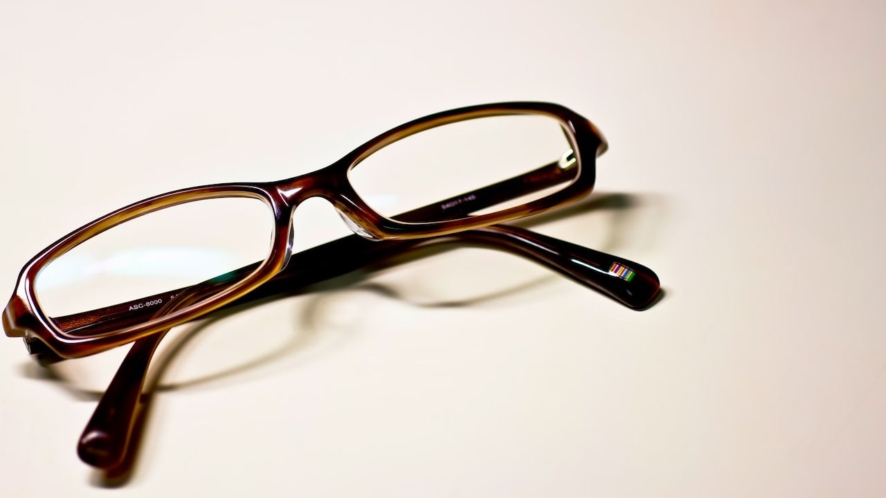 【モテる眼鏡男子】メガネ男子の魅力と女子ウケするメガネの選び方