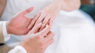 【結婚指輪してる女性はモテるの？】既婚者がモテる理由と特徴と心理